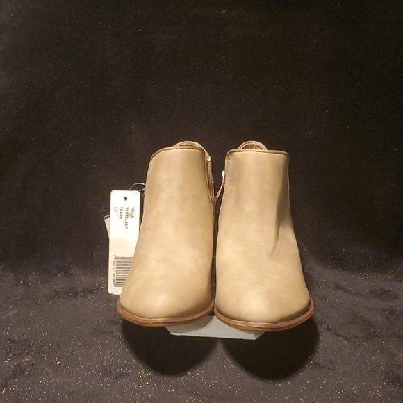 Stylish Booties - Picture 3 of 6